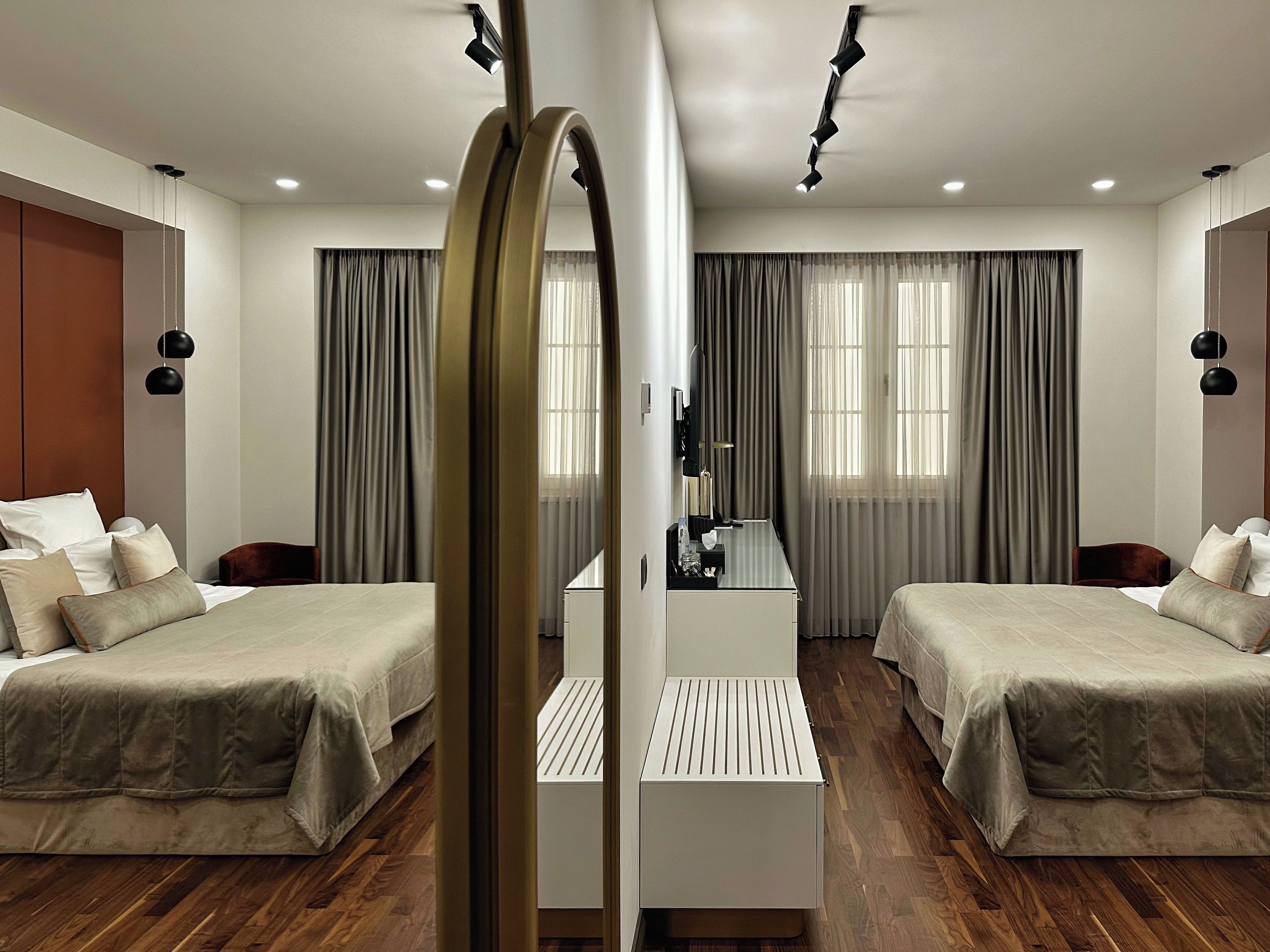 Economy Room (No Window) | 객실 내 금고, 각각 다른 스타일의 인테리어, 각각 다르게 가구 비치, 책상