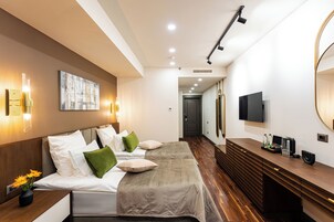 Deluxe Twin Room | In-room safe, individually decorated, individually furnished, desk