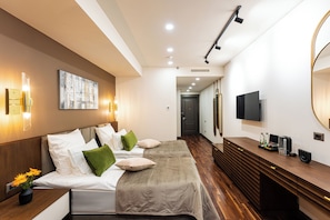 Tomannsrom – deluxe | Safe på rommet, individuelt dekorert, individuelt innredet og skrivebord