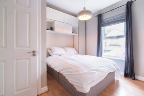 1 bedroom, iron/ironing board, internet, bed sheets