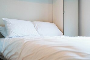 1 bedroom, iron/ironing board, internet, bed sheets