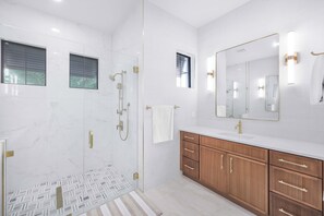 Shower, hair dryer, towels - Exquisite Waterfront Home | Featuring Pool/Hot Tub (Marco Island)