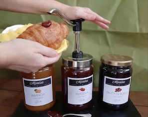 Free daily continental breakfast  - HOTEL BRENTA  (Parma)