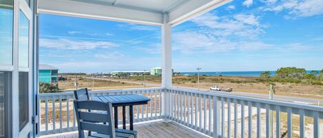 屋外ダイニングエリア