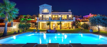 Luxury Villa Sunset Cesme with sea view and private pool in Çeşme
