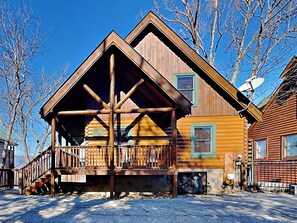 Exterior - Spacious 3-level cabin with mountain views, game rooms, hot tub + more! (Sevierville)