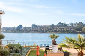 Outdoor dining - The Citrine Suite - Water View Large Condo 2BR Marina (Marina del Rey)