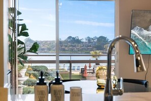 Interior - The Citrine Suite - Water View Large Condo 2BR Marina (Marina del Rey)