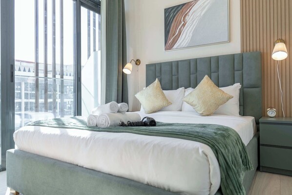 1 bedroom, desk, iron/ironing board, WiFi - Free housekeeping visits during your stay - StayShort - 1 Bedroom and a Marvelous Flat in Azizi Riviera 26 (Dubai)