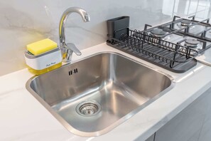 Kühlschrank, Mikrowelle, Herdplatte, Toaster