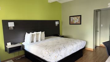 1 chambre, coffre-fort, fer et planche à repasser