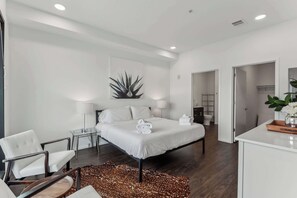 1 bedroom, iron/ironing board, WiFi, bed sheets - Chic Condo for 8 in Desirable Gulch Neighborhood! (Nashville)