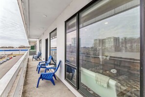 Terrace/patio - Chic Condo for 8 in Desirable Gulch Neighborhood! (Nashville)