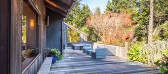 Serene 3 BDRM with Hot Tub & EV Charger