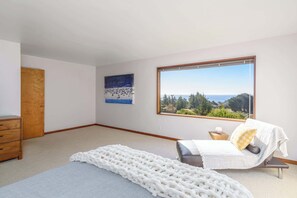 3 bedrooms, iron/ironing board, WiFi, bed sheets - Serene 3 BDRM with Hot Tub & EV Charger (Sea Ranch)