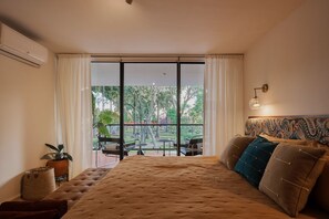 2 Schlafzimmer, Schreibtisch, Bügeleisen/Bügelbrett, Reisekinderbett