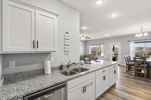 Interior - Top of the Ridge – 3 BDR for 8! (Branson West)