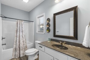 Shower, hair dryer, towels - Top of the Ridge – 3 BDR for 8! (Branson West)