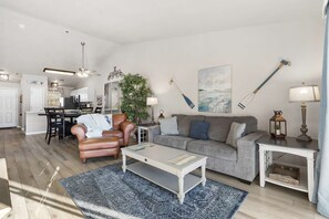 TV, peis og kontorer
