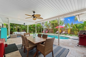 Outdoor dining - Heated Pool ,Mini Golf, Game Room, Near Beaches (Bradenton)