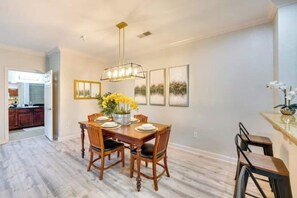 Dining - Orlando Magic Condo w/Luxe Perks (Davenport)