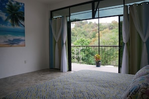 Quadruple Room, Desert view