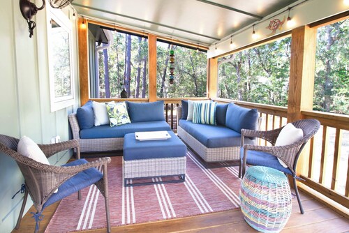 3 bedroom elevated chic home tucked among the trees~ The Paper House