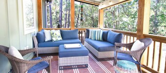 3 bedroom elevated chic home tucked among the trees~ The Paper House