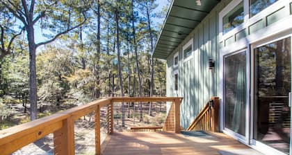 3 bedroom elevated chic home tucked among the trees~ The Paper House