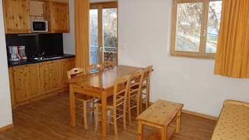 Apartment | Dining