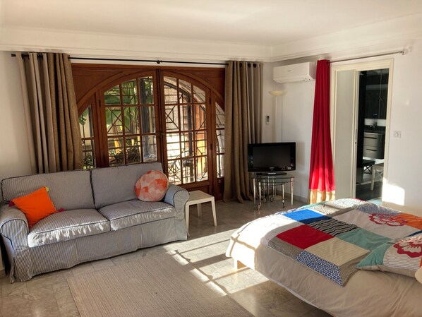 1 habitación, tabla de planchar con plancha, wifi y ropa de cama 