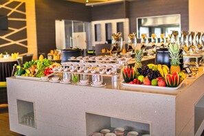 Free daily buffet breakfast