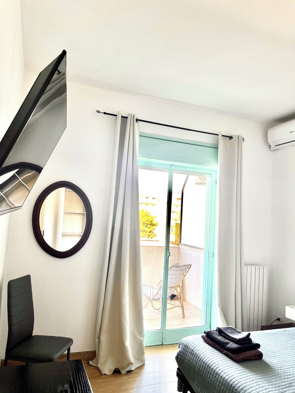 1 slaapkamer, een strijkplank/strijkijzer, wifi, beddengoed