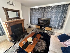 Smart TV, fireplace