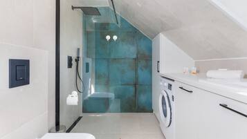 Shower, shampoo