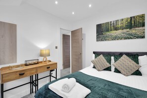 Casa | 2 quartos, Wi-Fi de cortesia, roupa de cama