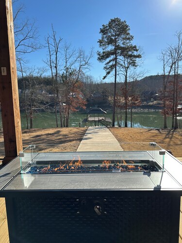 Stunning 4-bedroom house with amazing outdoor space and dock in Double Springs.