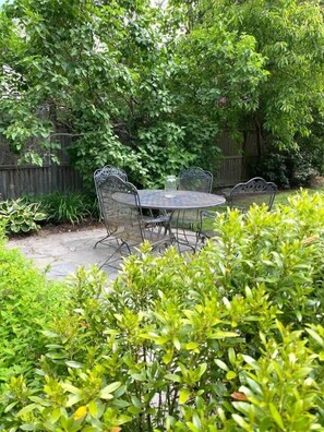 Outdoor dining - Conveniently located 3BR Home w/ Outdoor Dining (Newport)