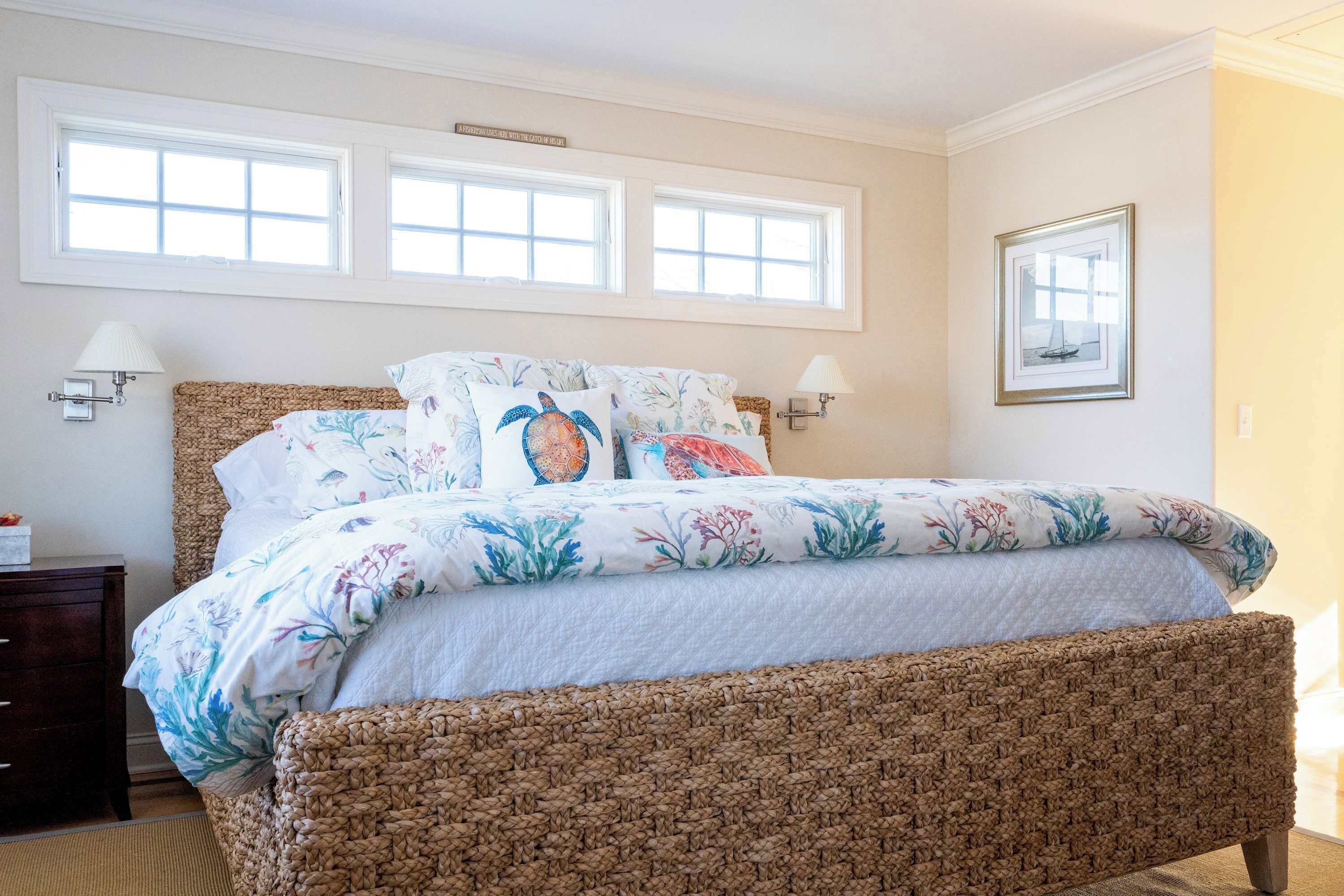 6 bedrooms, iron/ironing board, WiFi, bed sheets