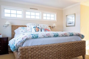 6 bedrooms, iron/ironing board, WiFi, bed sheets - Spectacular View from Rooftop Deck | Sleeps 12 (Middletown)