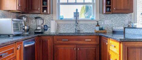 Frigorífic, microones, forn i placa de cuina