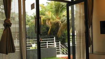 Classic Studio Suite, Balcony, Hill View | Balcony