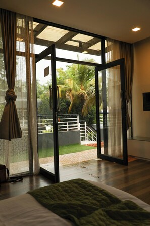 Classic Studio Suite, Balcony, Hill View | Balcony - Thavika Silverwood Residence Yelagiri (Tirupattur)