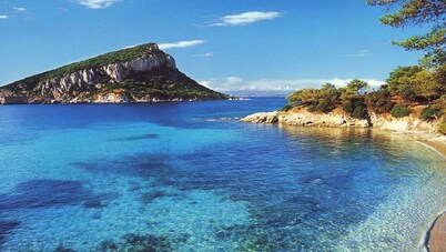 VILLA BY THE SEA WITH PRIVATE GARDEN AND MAGNIFICENT TERRACE