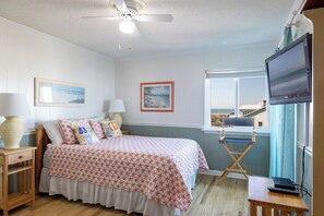 2 bedrooms, iron/ironing board, WiFi