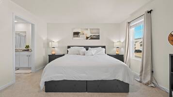 4 chambres, bureau, fer et planche Ă repasser, lit parapluie