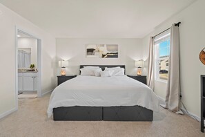 4 Schlafzimmer, Schreibtisch, Bügeleisen/Bügelbrett, Reisekinderbett