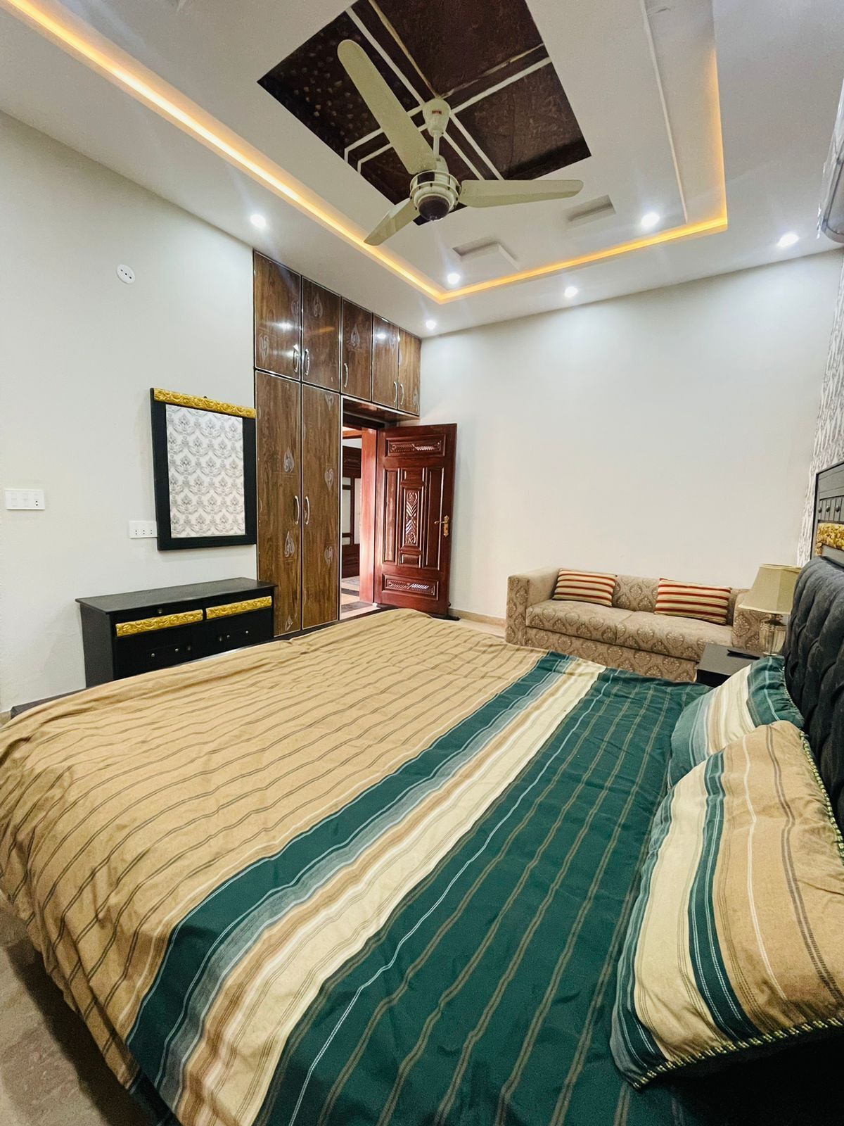 6 dormitorios, tabla de planchar con plancha, wifi y ropa de cama