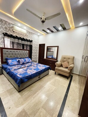 6 chambres, fer et planche Ă repasser, Wi-Fi, draps fournis