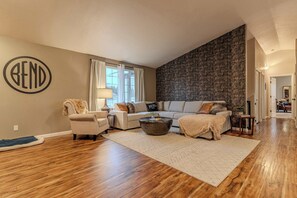 テレビ、暖炉、テレビゲーム、DVD プレーヤー